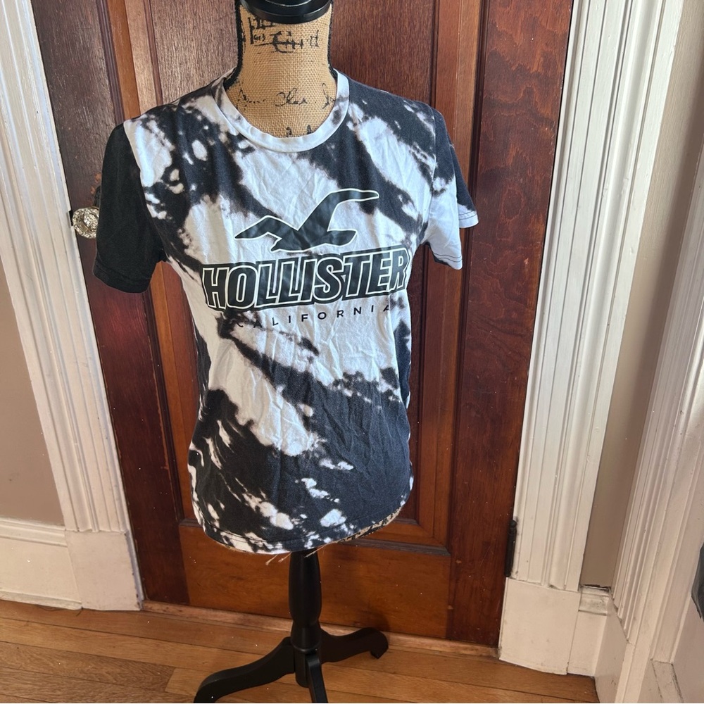 Hollister Monochrome Tie-Dye Tee